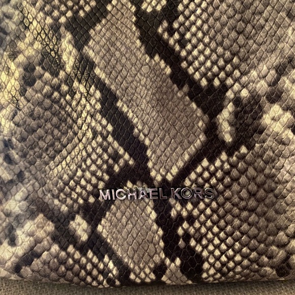 Michael Kors SnakeSkin satchel. - Picture 6 of 6